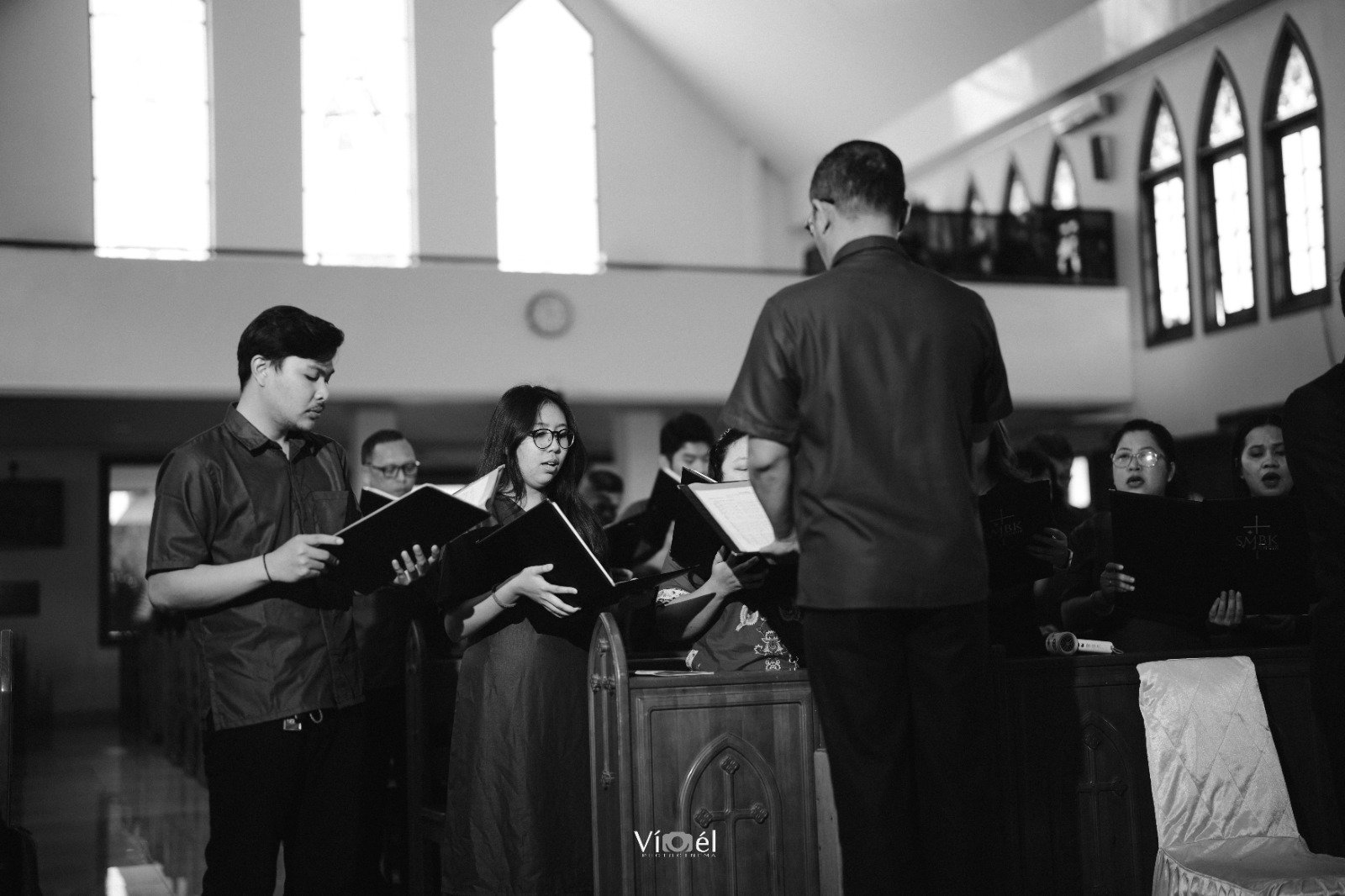 SMBK Choir sedang melayani
